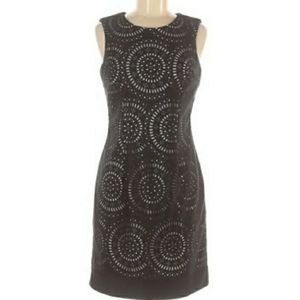 💟WHBM black & white laser cut sheath dress Size 6